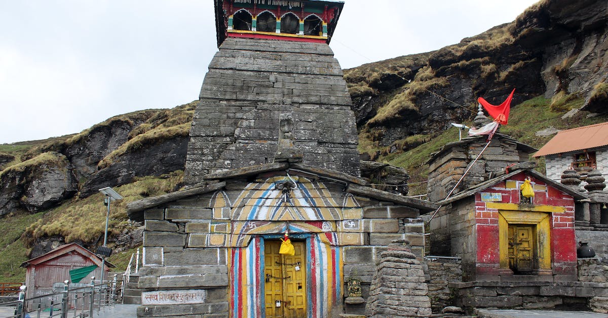 What happens when you level up in Temple Run 2? - Close-up of a Temple in Tungnath