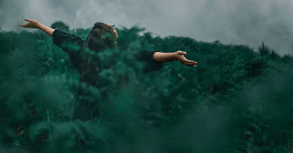 What is a free kill in LoL? - Person Standing on Grass Field While Opening Hands What is a free kill in LoL? - Person Standing on Grass Field While Opening Hands