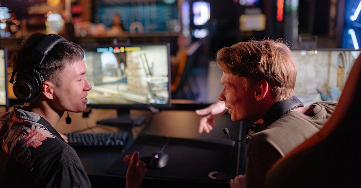 What is Storage Usage of XBOX-360 E 4GB/ E 500GB and Play without Internet? - Young Men Playing Video Games on Computers What is Storage Usage of XBOX-360 E 4GB/ E 500GB and Play without Internet? - Young Men Playing Video Games on Computers