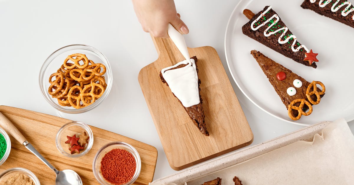 What is the crafting recipe for these taunts? - Top View of a Person Decorating a Triangle Shaped Cake What is the crafting recipe for these taunts? - Top View of a Person Decorating a Triangle Shaped Cake