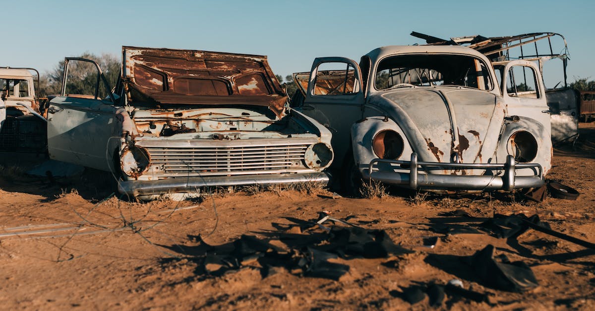 What is the difference between Fulgore and Spinal auto triples? - Damaged retro cars in desert under blue sky What is the difference between Fulgore and Spinal auto triples? - Damaged retro cars in desert under blue sky