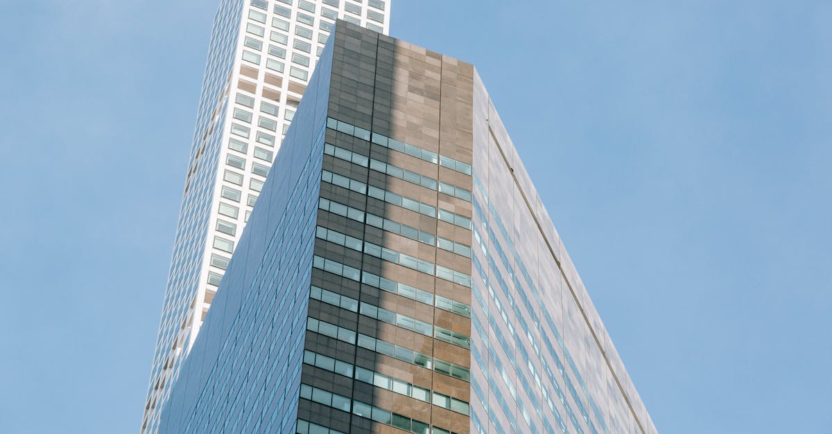 What is the difference between Low and High Advice? - Modern skyscraper facades with shade in city