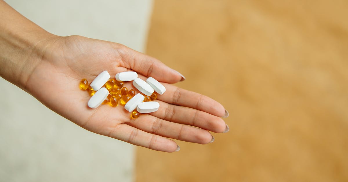 What is the health of a green square, triangle, or pentagon in diep.io? - Pills on a Person's Hand