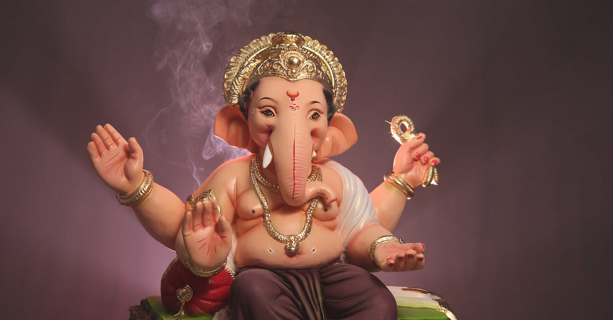 What is the max Gold and Guild Seals? - Woman in Gold and Purple Dress Wearing Gold Crown