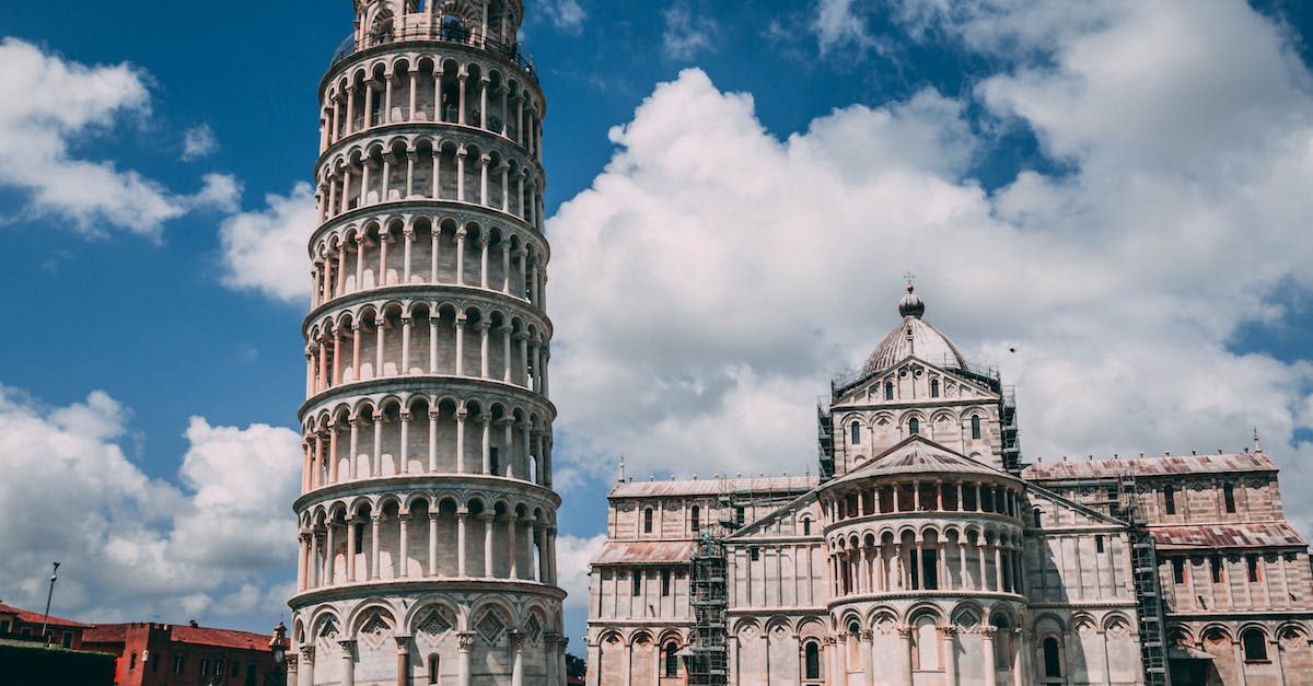 What is the maximum Streetpass Plaza population? - Leaning Tower of Pisa