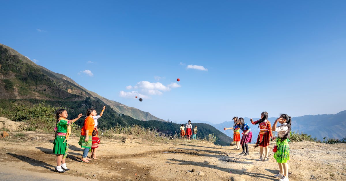 What is the native resolution for this game? - Playful children in colorful clothes throwing balls to each other while standing near mountain ridge during game in sunny countryside
