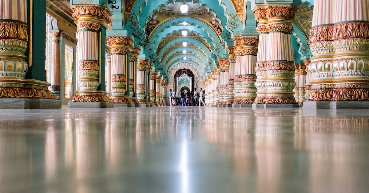 What is the Royal Bonus DLC? - Ornamental turquoise archway in magnificent Indian palace