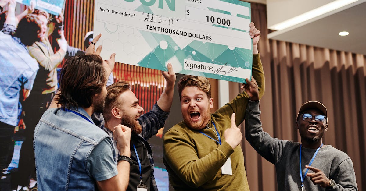 What is the standard team composition for a conquest game? - Triumphant Male Colleagues holding a Cheque 