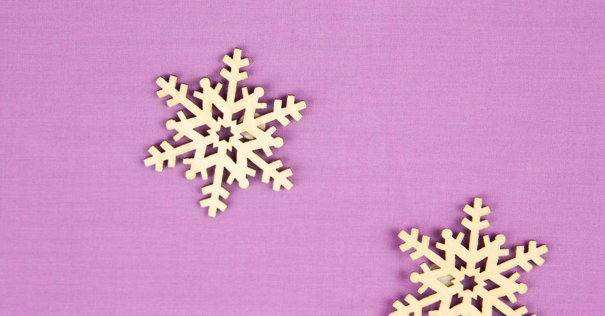 What is this snowflake? - White and Yellow Star Decor What is this snowflake? - White and Yellow Star Decor