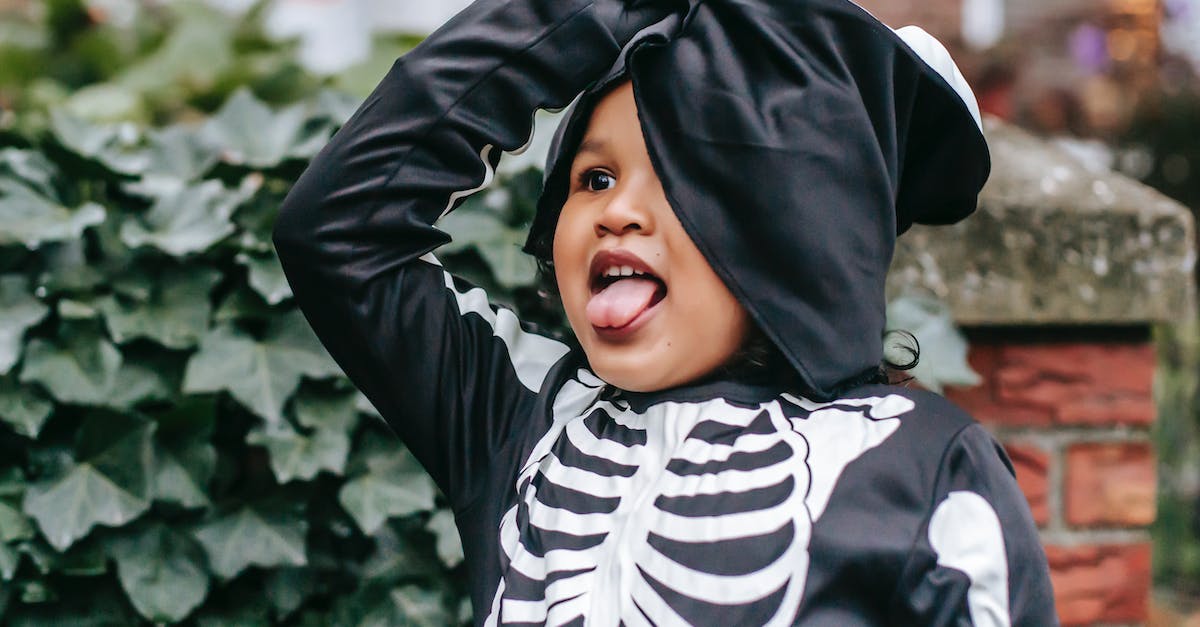 What makes Creeper "fall out" of Digitalis? - Ethnic child in skeleton costume with mask trick or treating for Halloween and grimacing on street near green bushes in day What makes Creeper "fall out" of Digitalis? - Ethnic child in skeleton costume with mask trick or treating for Halloween and grimacing on street near green bushes in day