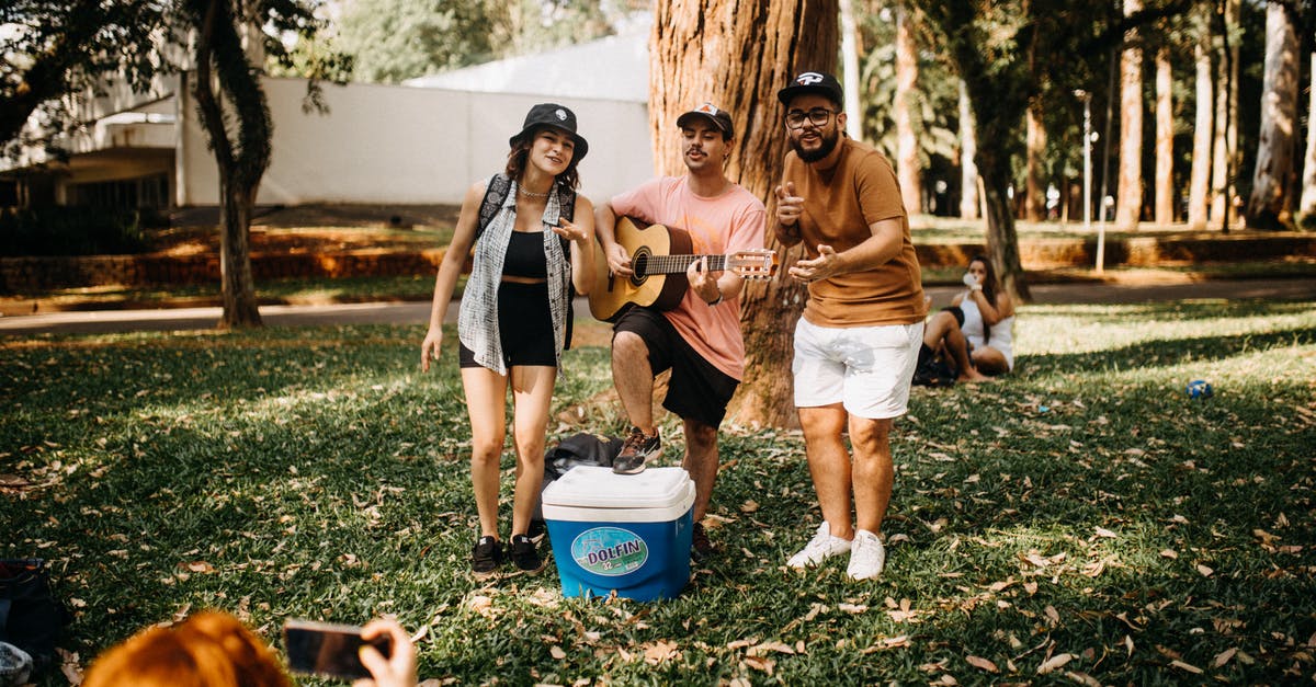 What makes the extra music layer start playing in Mario Kart 7? - 