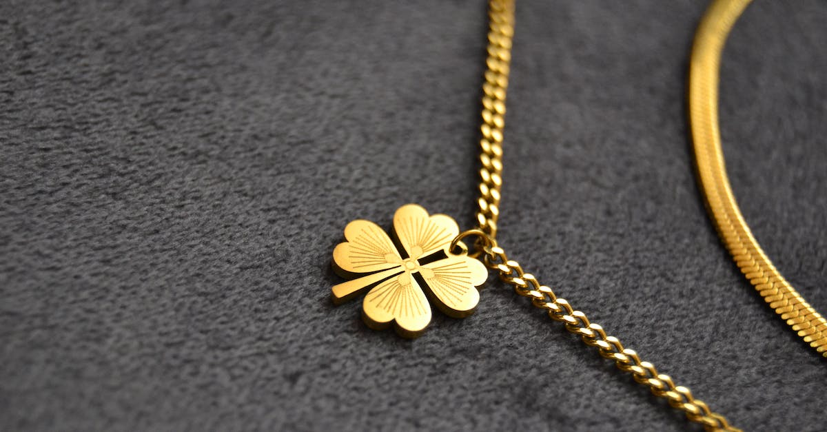 What multiplier does a "Perfect!" chain give me? - Gold and White Flower Pendant Necklace