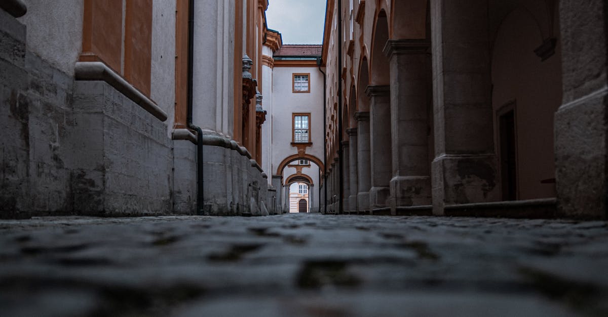 What objectives are there for Temple Run 2 level 10? - Gray Concrete Hallway Between Brown Concrete Buildings