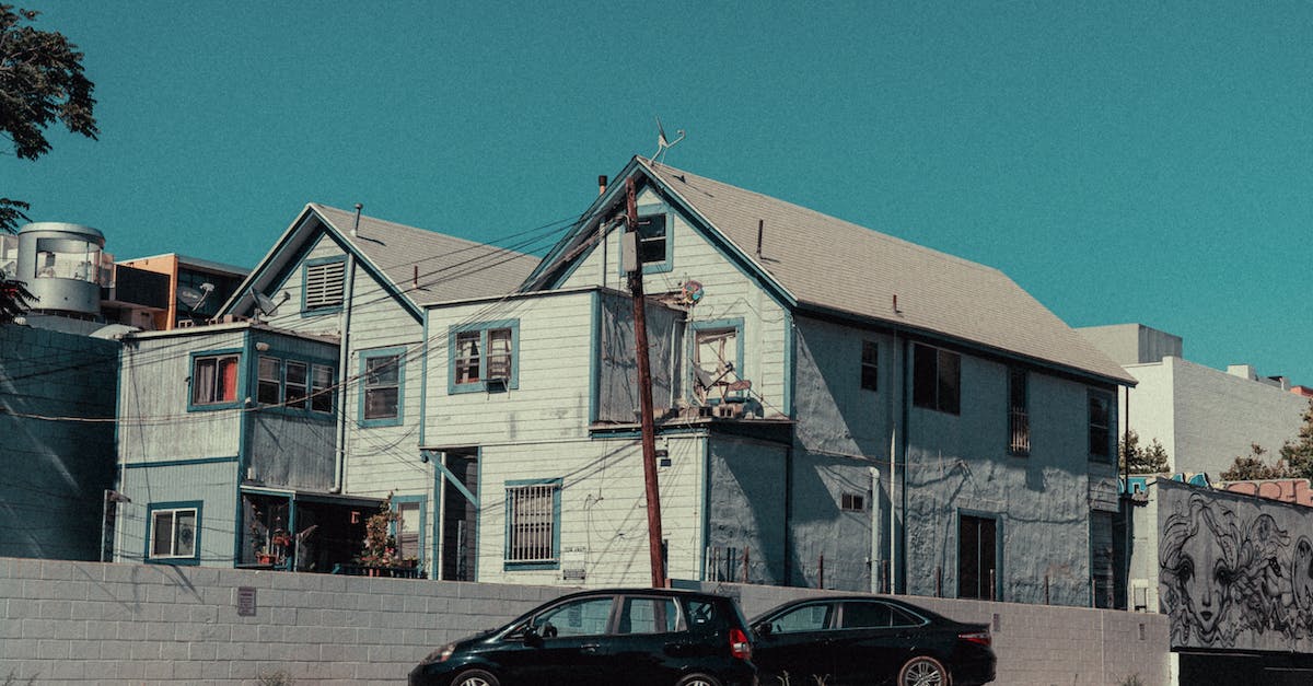 What properties are available to own in Grand Theft Auto V? [duplicate] - Black Cars Parked in Front of White Houses