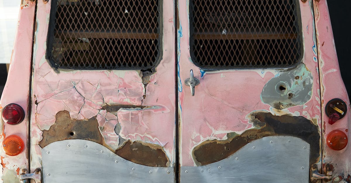 What redstone machine can be used as BUD - Old automobile with broken taillights and windows with lattice covered with rust and scratches What redstone machine can be used as BUD - Old automobile with broken taillights and windows with lattice covered with rust and scratches