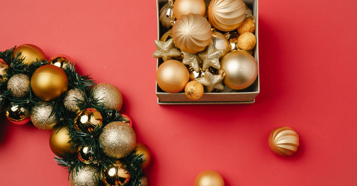 What the purple/ gold symbol over 2 character in the new HotS loading screen? - Christmas baubles with wreath and shiny ornaments