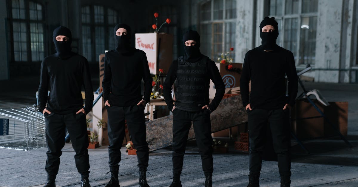 When are guards alerted by nearby kills? - People In Black Clothing