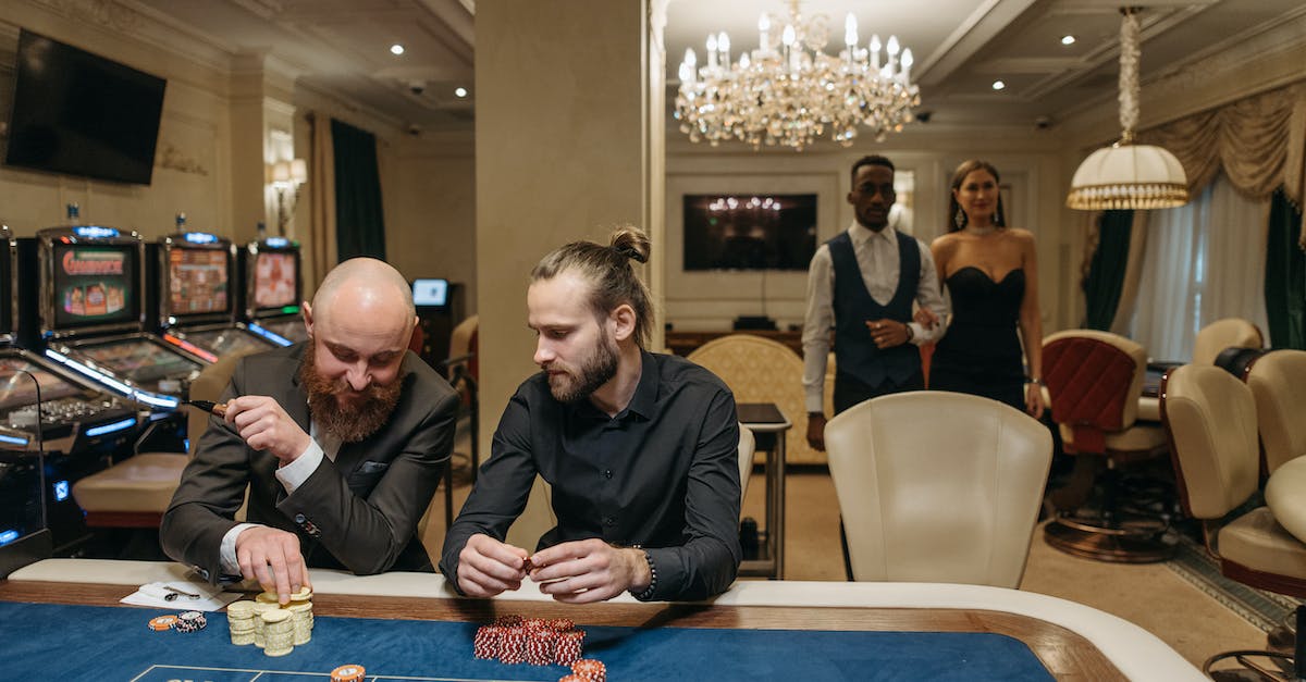 When does the day end in The Four Kings Casino and Slots? - Free stock photo of baccarat, bar, bets