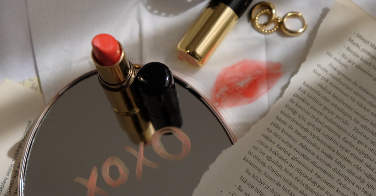 When exactly does Steam mark someone as 'Online'? - Red Lipstick on White Book Page When exactly does Steam mark someone as 'Online'? - Red Lipstick on White Book Page