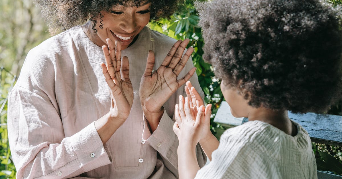 When should I choose Daedalus over Butterfly (or vice versa) when playing as Sniper? - A Woman Playing with her Daughter