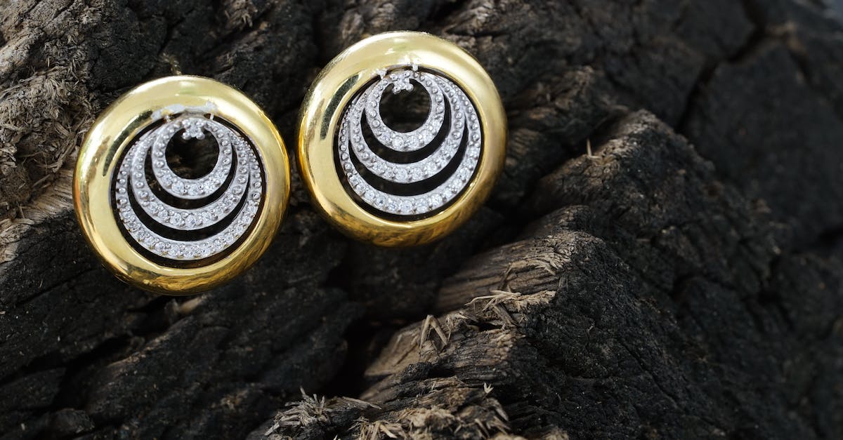 When the effect of invigorating gemstone procs, does it do so before or after taking damage? - Golden accessories with shiny brilliants on wood When the effect of invigorating gemstone procs, does it do so before or after taking damage? - Golden accessories with shiny brilliants on wood