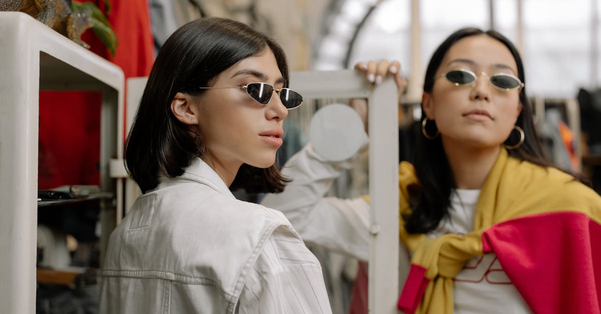 When trying to launch minecraft my launcher closes and then reopens instead [closed] - Women Wearing Fashionable Sunglasses