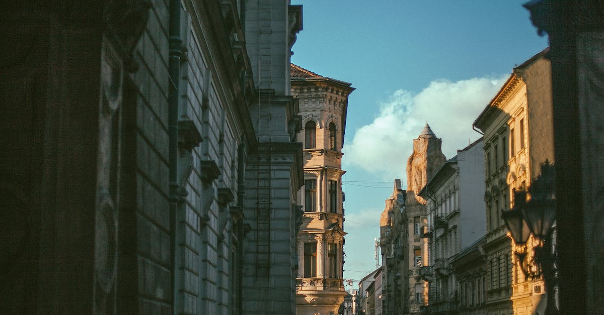 Where are the Crowbar spawn locations in Shadow Raid? - Street with classic buildings in city