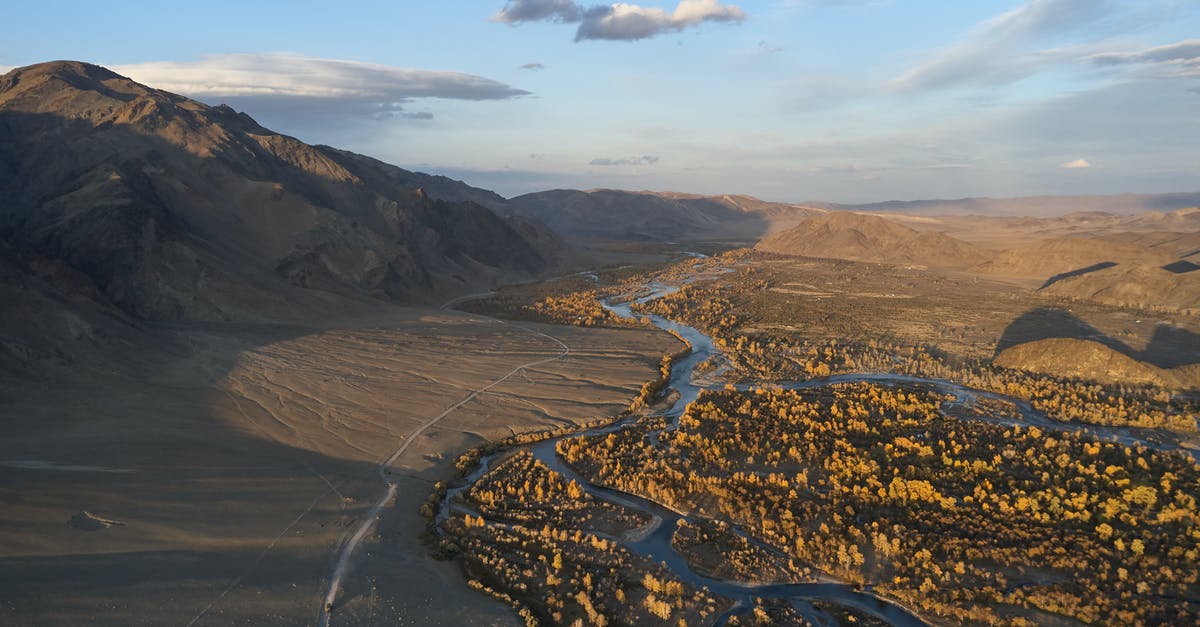 Where is "Northwest" in The Dusty Path? - Mountain semidesert valley and cloudless sky in daytime
