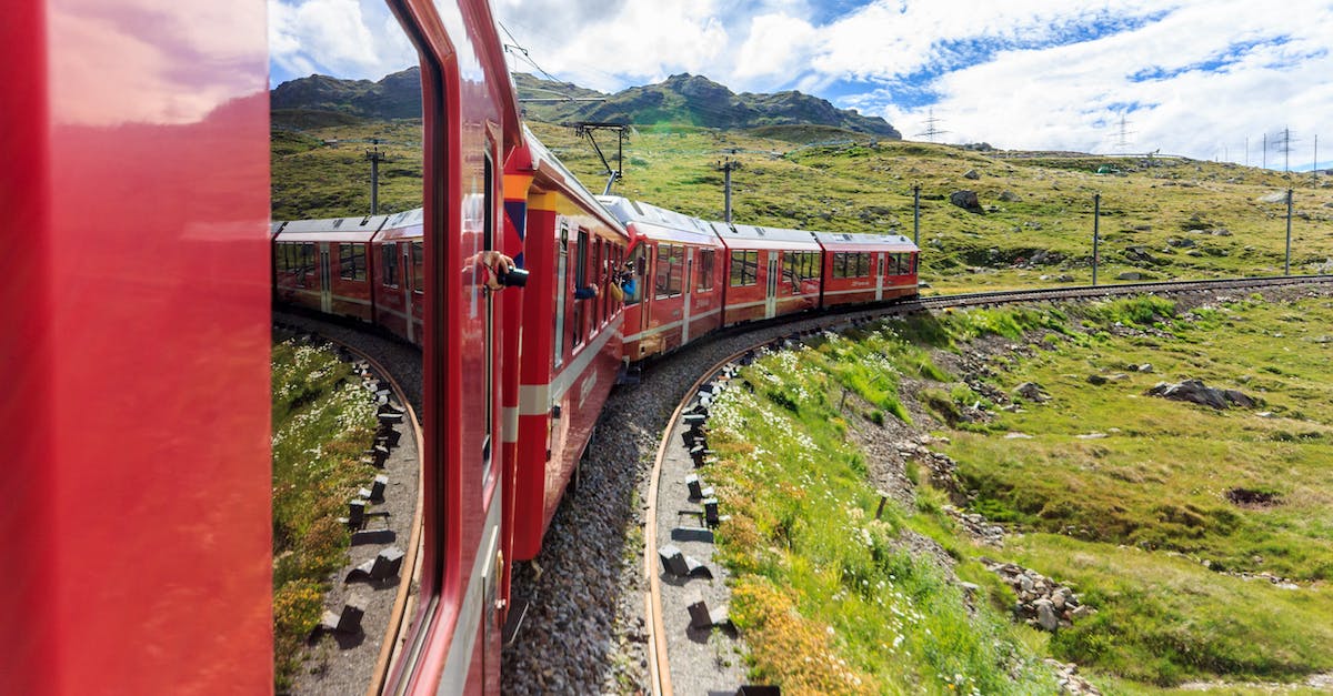 Where should I train my Pokemon party? - Train Travelling Through Mountain Area Where should I train my Pokemon party? - Train Travelling Through Mountain Area