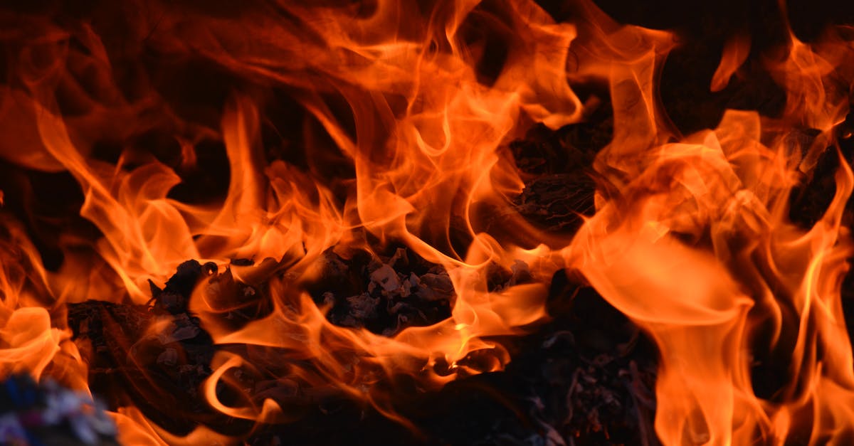 Which bonfire I must use Bonfire Ascetic to make the Doors of Pharros red phantom invader respawn? - Flames In Close-Up View
