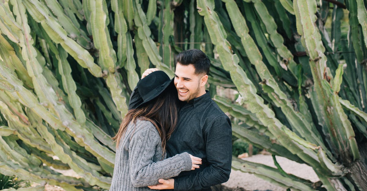 Which legendary gems affect thorns damage? - Photo Of Woman Hugging Man 