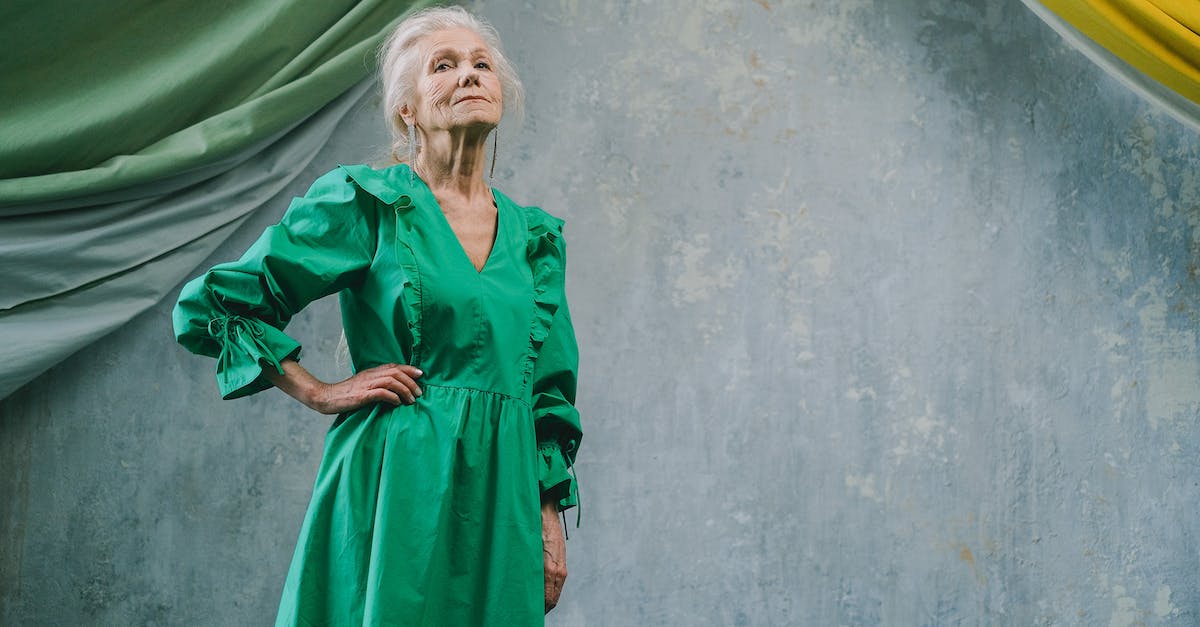 Which stage is best for getting maximum coins? - Free stock photo of caucasian woman, green dress, grey haired