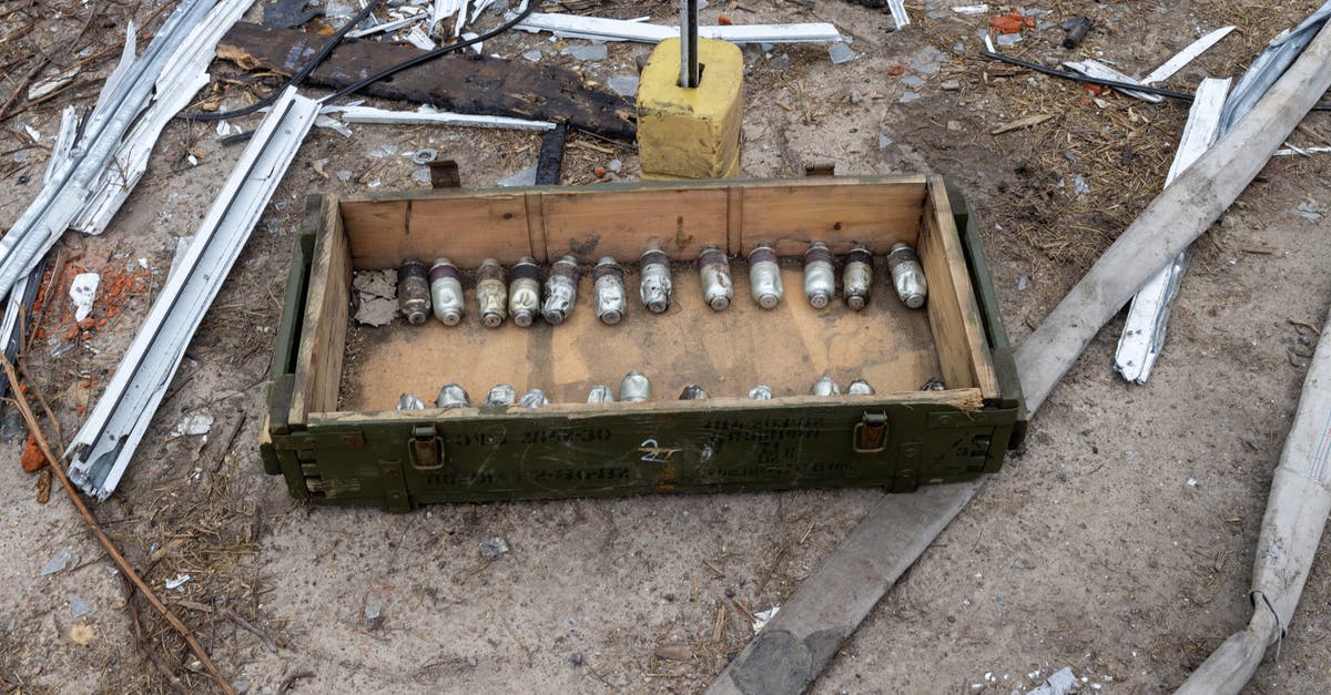 Which weapons deal splash damage? - Artillery Weapon on Wooden Box