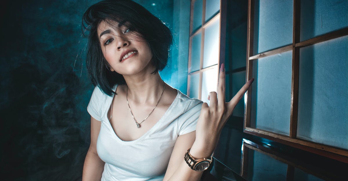 Why are there no main missions appearing in GTA V? - Cool female showing V sign