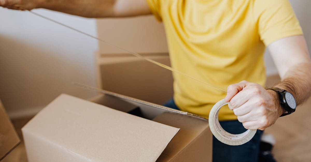Why are time-based deliveries sometimes not awarded an S rating even though delivery time was within the limit? - Crop man with cardboard boxes while packing belongings