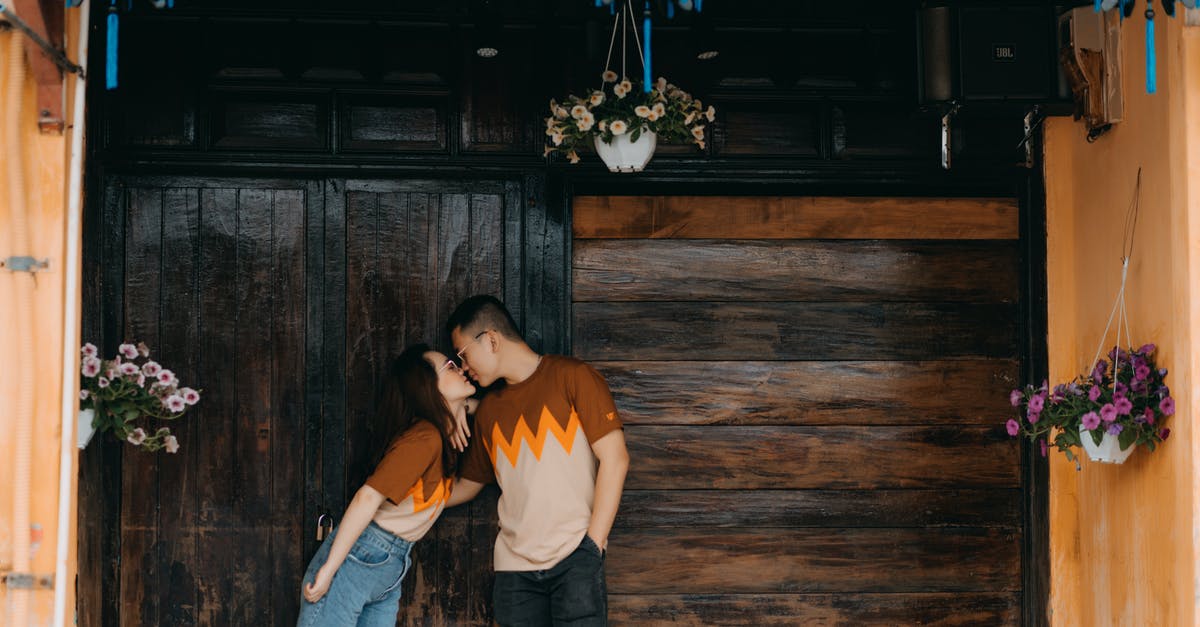 Why batches of same items are not next to each other? - Romantic Asian couple kissing near wooden wall Why batches of same items are not next to each other? - Romantic Asian couple kissing near wooden wall