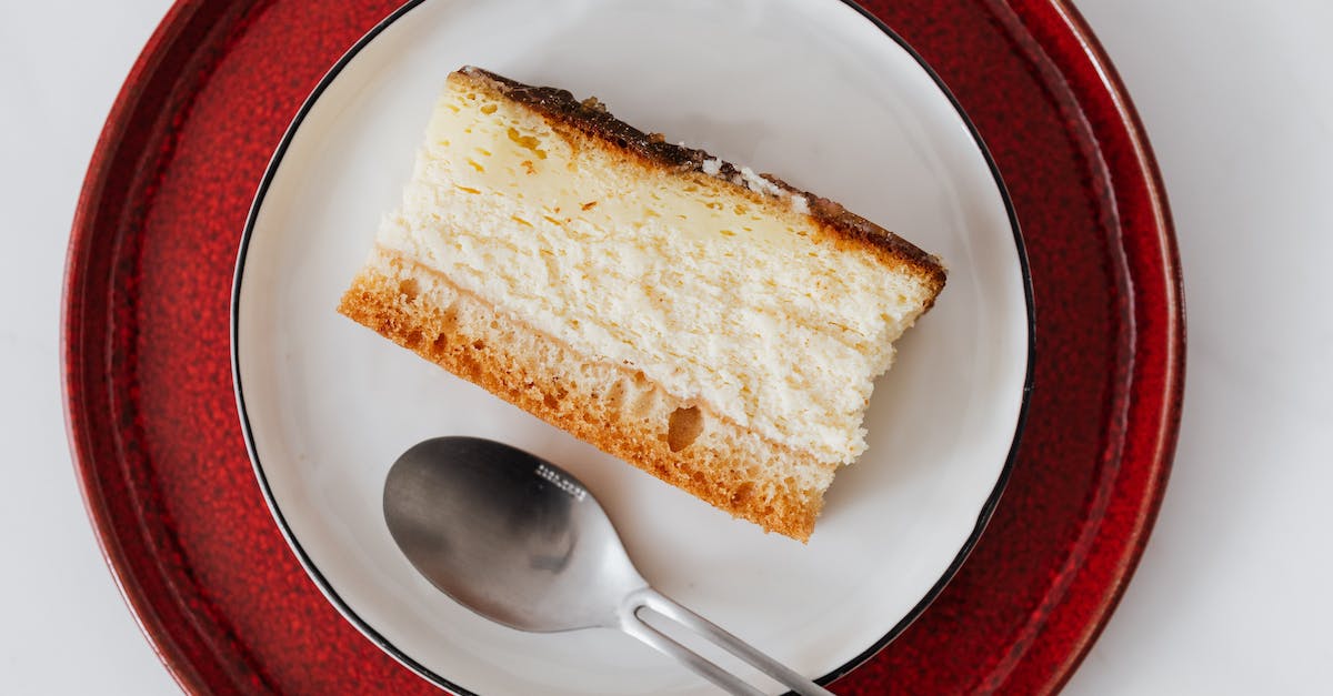 Why can't I eat cake in Minecraft pe? - Plates with delicious pie on table