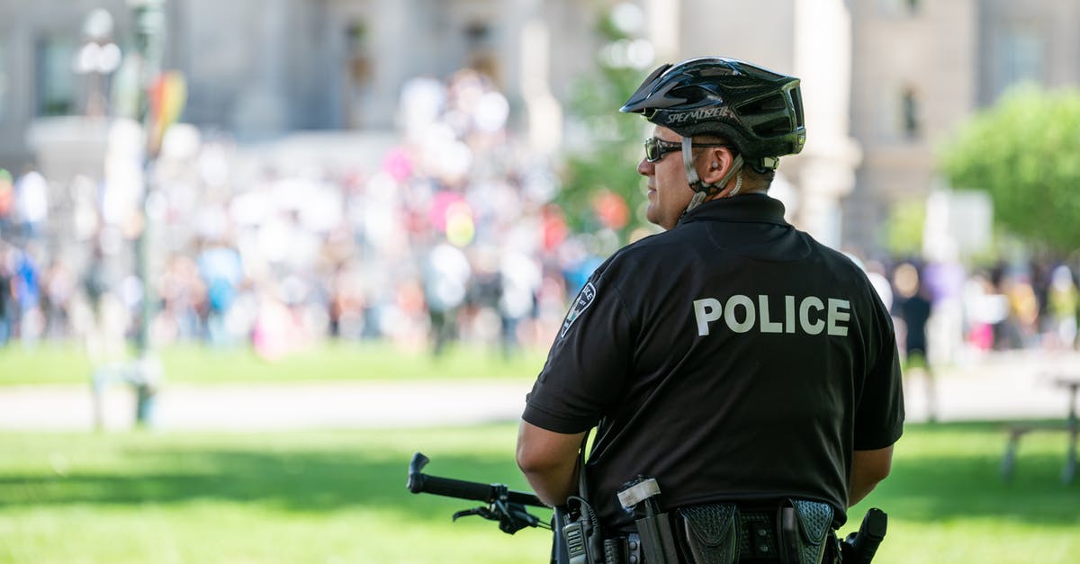 Why can't I see the amount of troops in an enemy town sometimes in HoMM 3? - Police officer on bicycle standing in front of protesting crowd Why can't I see the amount of troops in an enemy town sometimes in HoMM 3? - Police officer on bicycle standing in front of protesting crowd