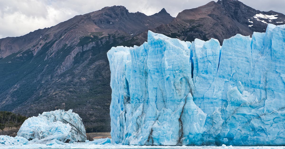 Why did Cloud want to take the Huge Materia? - Rough glacier in front of mountain in winter