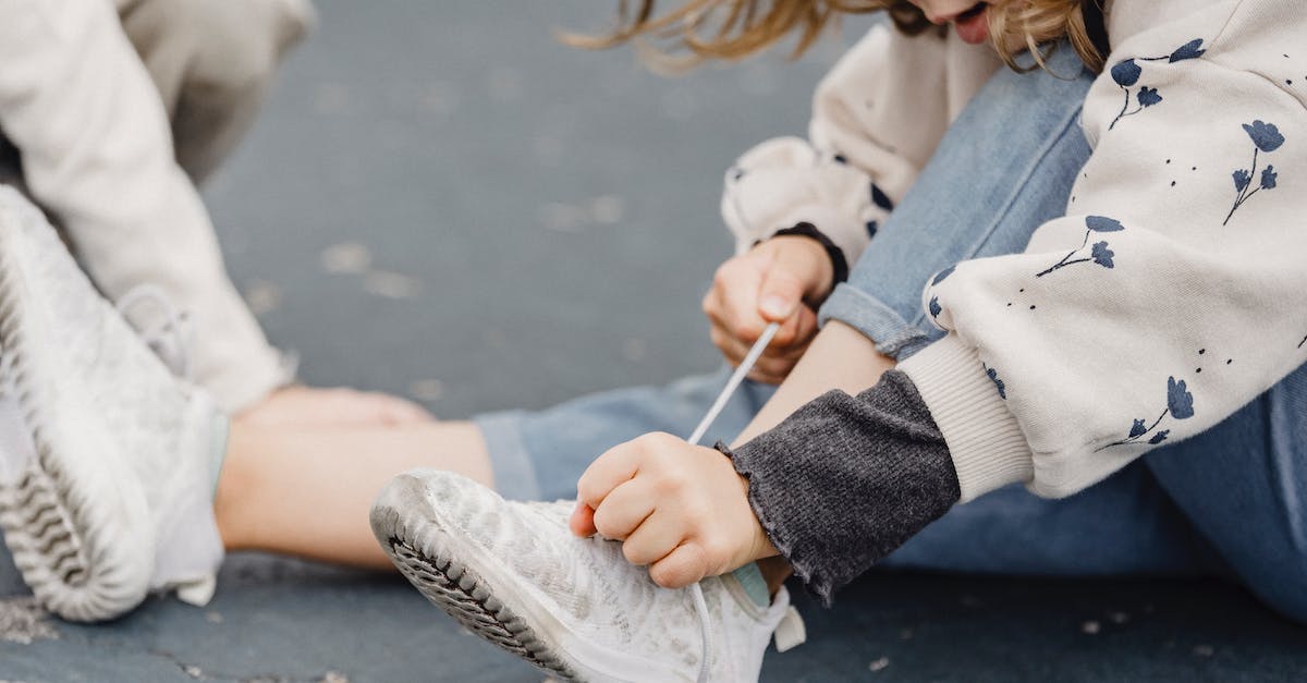 Why did Delilah try to kill Daud? - Crop girl tying laces on sneakers