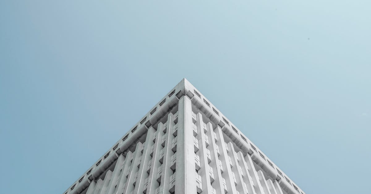 Why do most players not build Infinity Edge with Pantheon? - White Concrete Building