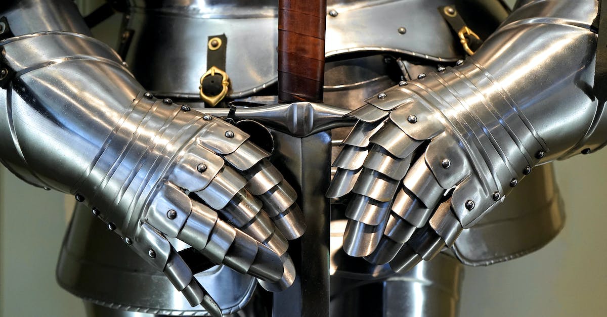 Why do Wizards use 1-hand weapons if 2-hand weapons hit harder? - Silver and Brown Sword and Armor