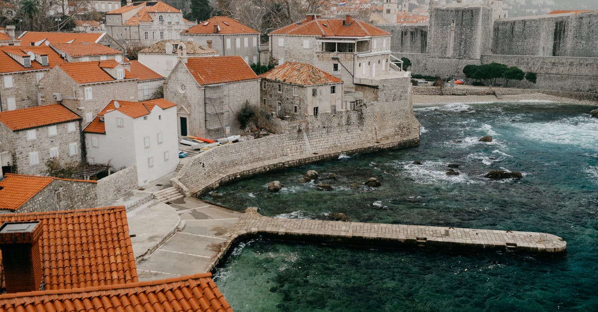 Why does my Castle settlement show insufficient power? - Old town with small houses and gray castle Why does my Castle settlement show insufficient power? - Old town with small houses and gray castle