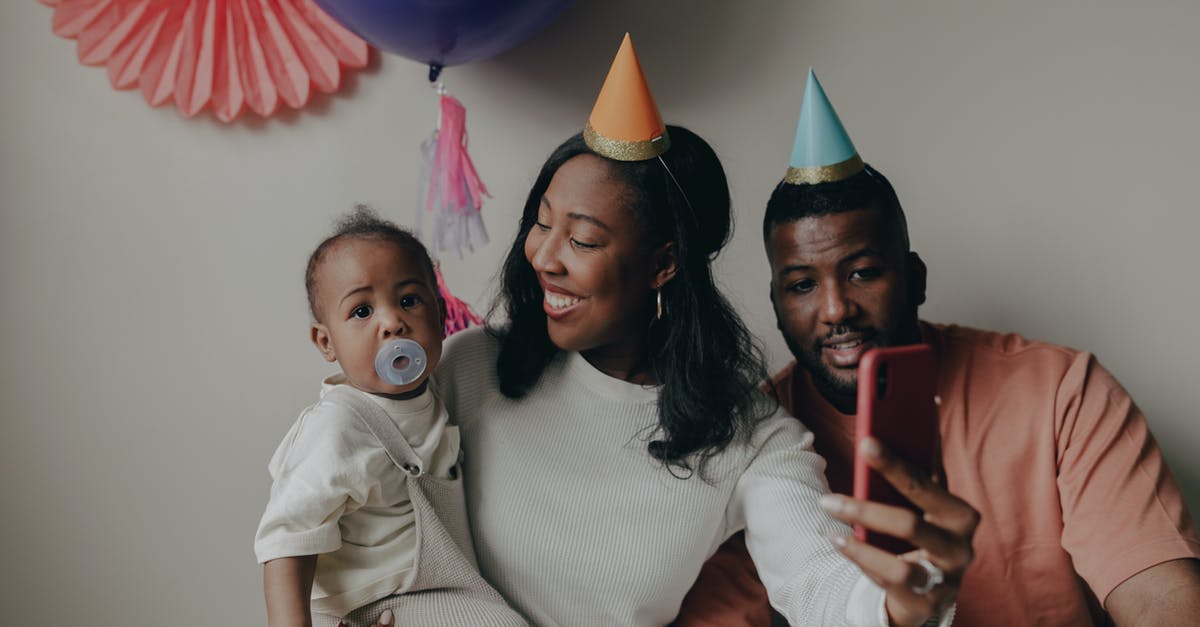 Why does the coop baby for multiplayer magnetize to the bottom right corner? - Photo of a Mother Carrying Her Child while Holding a Cell Phone