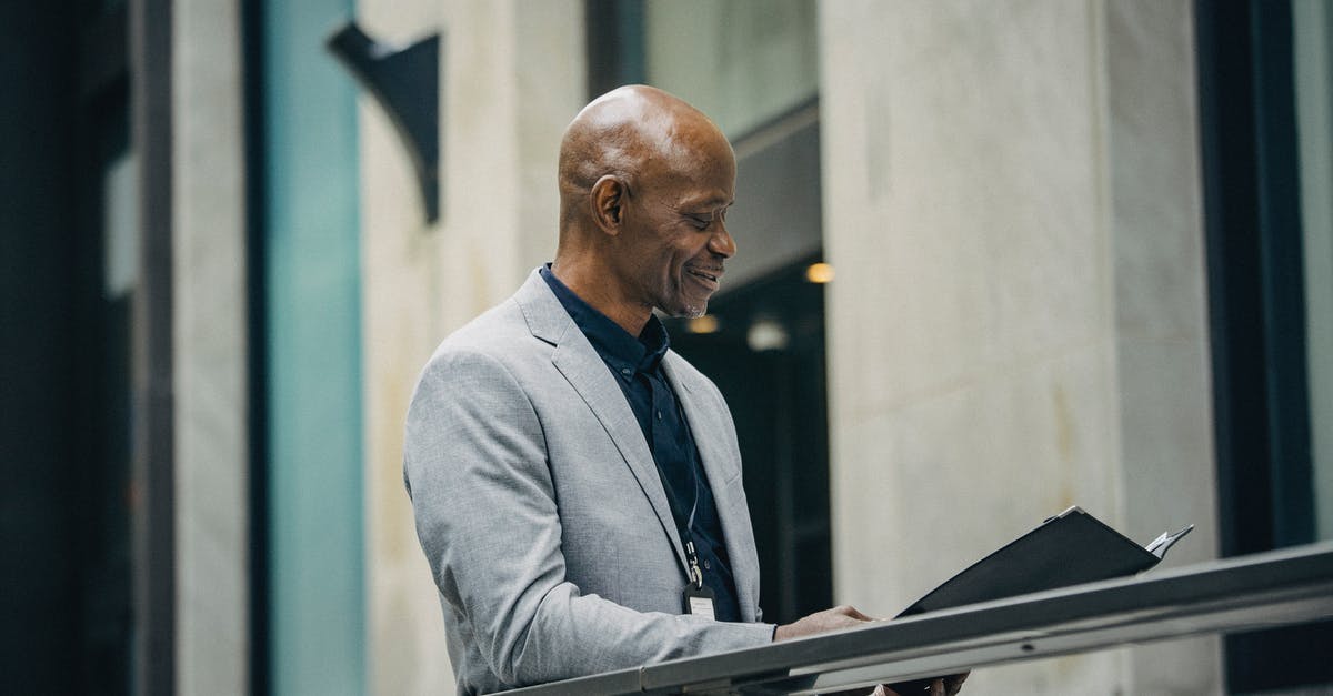 Why don't these /execute parameters check for the entity in the specified position? - Smiling black woman using laptop for searching information Why don't these /execute parameters check for the entity in the specified position? - Smiling black woman using laptop for searching information