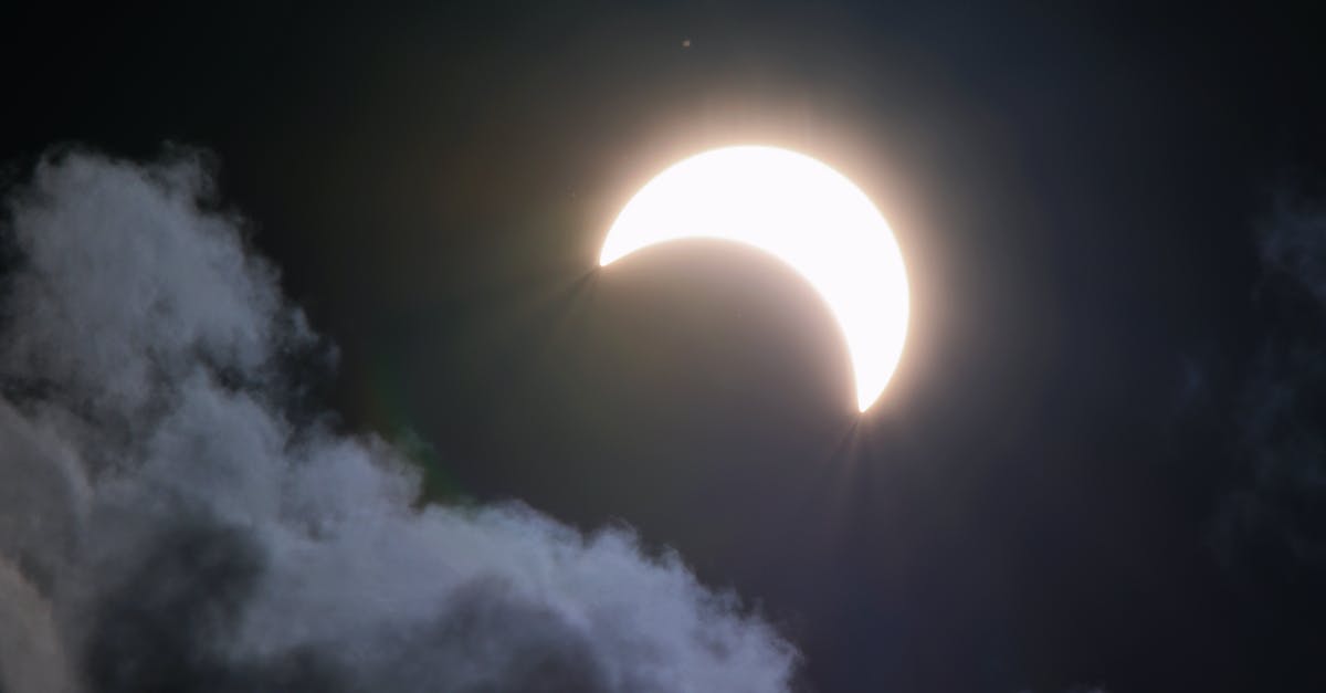 Why is it light level 15 at night? - Crescent Moon