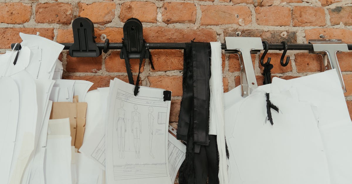 Why is the outline of Insula Dracon still Red? - Black Sling Bag on White Printer Paper