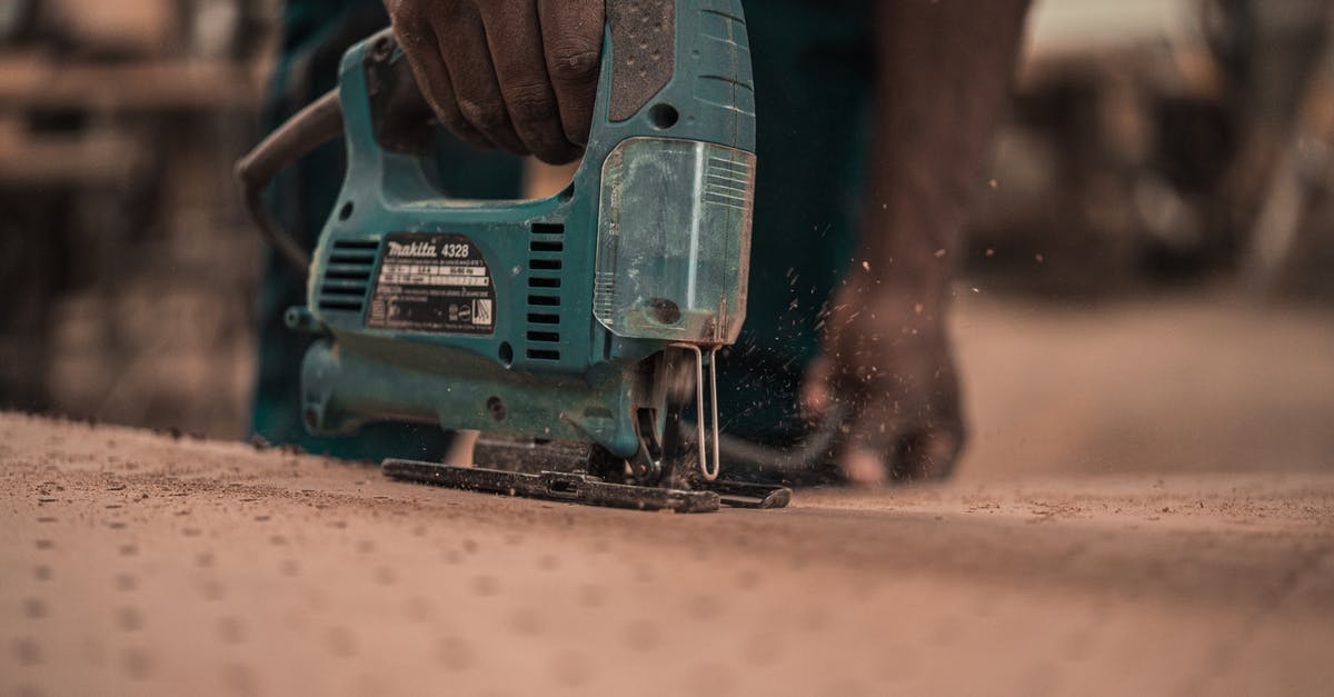 Why is this redstone dust not powered? - Man Holding Teal and Black Power Tool Why is this redstone dust not powered? - Man Holding Teal and Black Power Tool