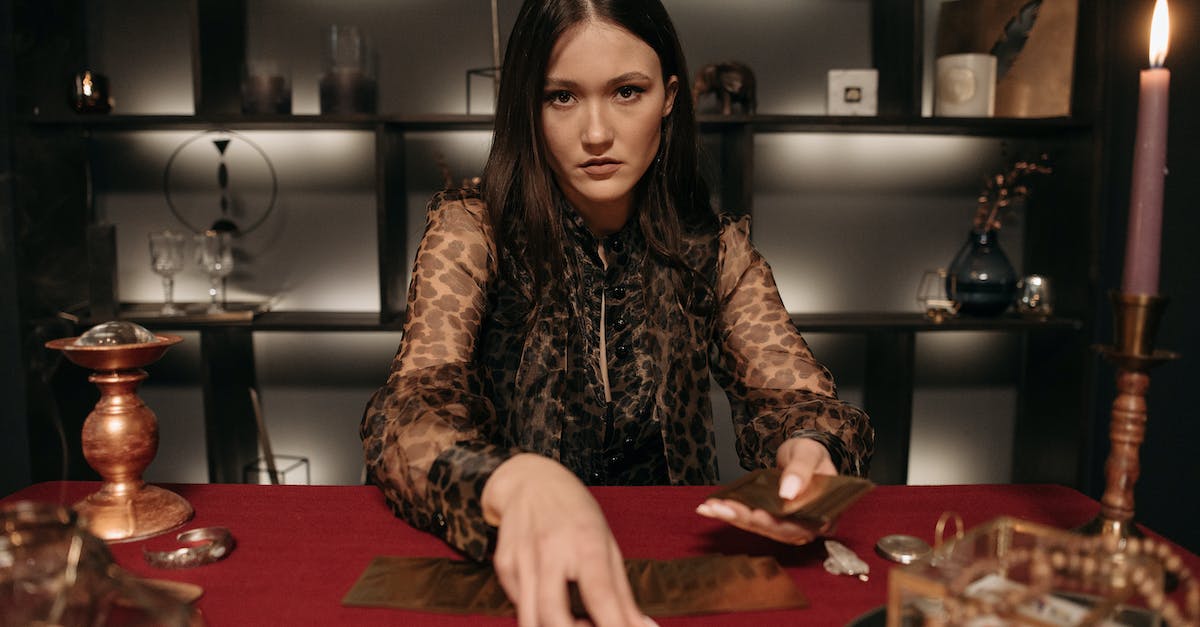 Will multiplayer games in Magic 2015 unlock cards? - Fortune Teller holding Tarot Cards