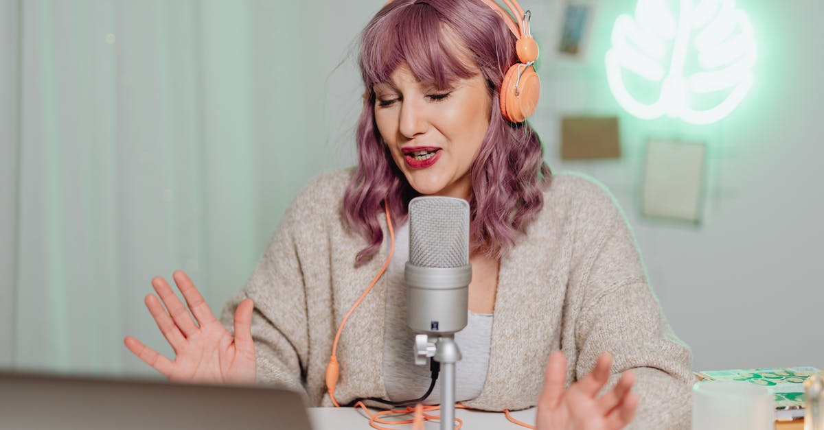 Xbox360 headphone says I'm talking but no one can hear me - A Woman Talking on a Microphone while Wearing a Headphone Xbox360 headphone says I'm talking but no one can hear me - A Woman Talking on a Microphone while Wearing a Headphone